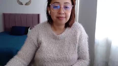 Snapshot of lumi_84 chatting on 01-09-25, 12:19 LUMI online show from 01-09-25, 12:19