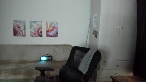 Snapshot of lumina_dark chatting on 04-04-26, 12:35 Lumi online show from 04-04-26, 12:35