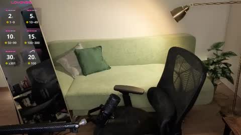 Snapshot of lumina_dark chatting on 06-20-26, 04:43 Lumi online show from 06-20-26, 04:43