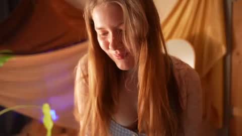 Snapshot of luminous_siren chatting on 06-09-26, 02:17 Hannah online show from 06-09-26, 02:17