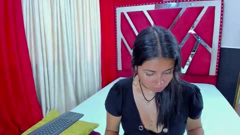 Luna  online show from 11-10-25, 08:19