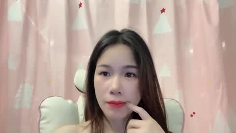 Snapshot of luna4739 chatting on 05-27-26, 06:05 Luna online show from 05-27-26, 06:05