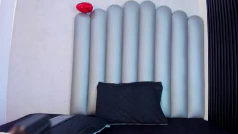 luna_bella_23 online show from 04-18-26, 03:32