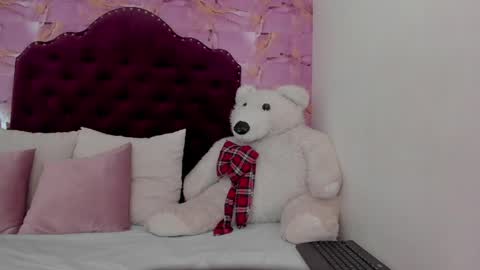 Luna Bloom online show from 05-14-26, 06:20