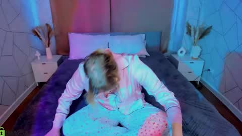 luna online show from 03-25-26, 01:22