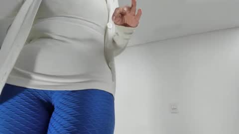 Snapshot of luna_dumont chatting on 06-14-26, 11:12 luna online show from 06-14-26, 11:12