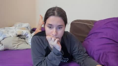 Snapshot of luna_elif chatting on 11-08-25, 11:43 luna_elif online show from 11-08-25, 11:43