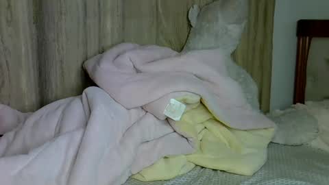 Snapshot of luna_empress chatting on 04-25-26, 12:02 maskedmalkia online show from 04-25-26, 12:02