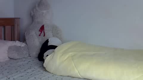 Snapshot of luna_empress chatting on 05-13-26, 02:09 maskedmalkia online show from 05-13-26, 02:09