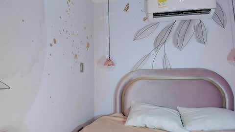 luna_ferrari online show from 04-12-26, 11:37