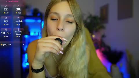 luna_grace18 online show from 04-22-26, 02:18