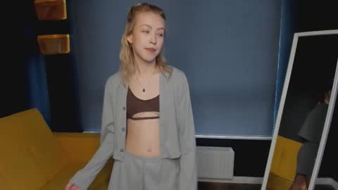 Snapshot of luna_helles chatting on 01-18-26, 07:56 Elizabeth online show from 01-18-26, 07:56