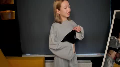 Snapshot of luna_helles chatting on 02-21-26, 05:52 Elizabeth online show from 02-21-26, 05:52