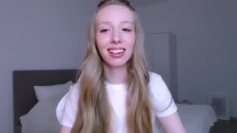 Luna online show from 03-12-26, 09:32