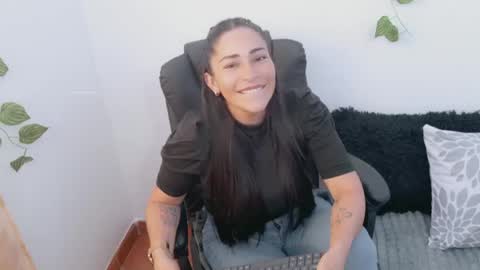Snapshot of luna_lgomez chatting on 05-16-26, 12:04 luna online show from 05-16-26, 12:04