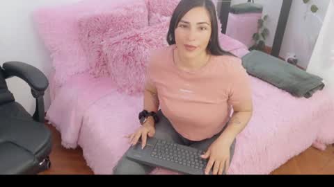 Snapshot of luna_lgomez chatting on 06-17-26, 12:40 luna online show from 06-17-26, 12:40