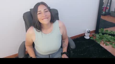 Snapshot of luna_lgomez chatting on 06-23-26, 10:02 luna online show from 06-23-26, 10:02