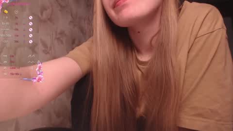 Snapshot of luna_loveisgood chatting on 05-10-26, 11:15 Luna online show from 05-10-26, 11:15