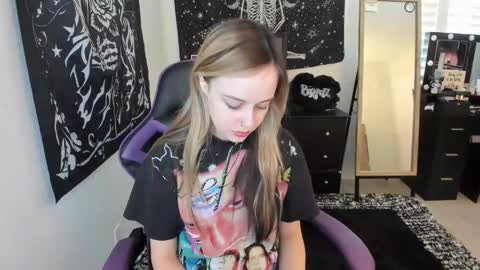 Luna online show from 12-17-25, 05:41