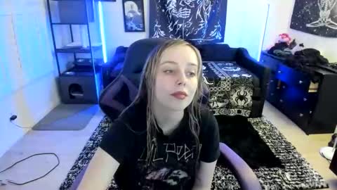 Snapshot of luna_lovelyy chatting on 04-20-26, 02:14 Luna online show from 04-20-26, 02:14