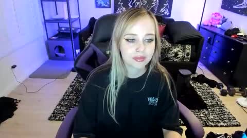 Snapshot of luna_lovelyy chatting on 05-02-26, 07:46 Luna online show from 05-02-26, 07:46