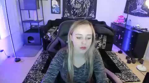 Snapshot of luna_lovelyy chatting on 05-19-26, 01:56 Luna online show from 05-19-26, 01:56