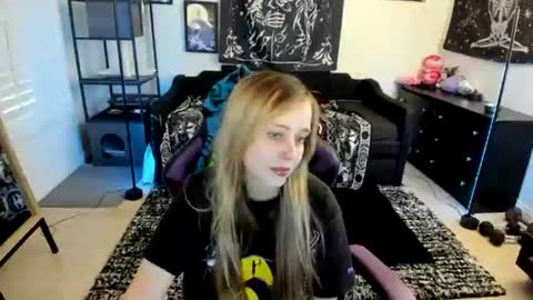 Snapshot of luna_lovelyy chatting on 06-16-26, 11:29 Luna online show from 06-16-26, 11:29