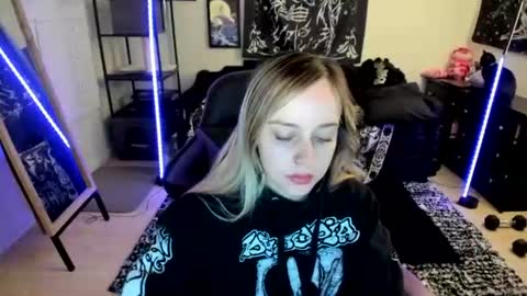 Snapshot of luna_lovelyy chatting on 07-01-26, 01:34 Luna online show from 07-01-26, 01:34
