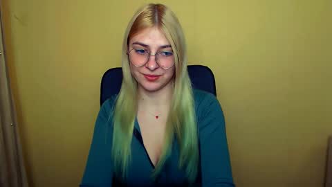 Luna online show from 01-04-25, 11:22