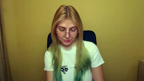 Luna online show from 01-30-25, 12:48