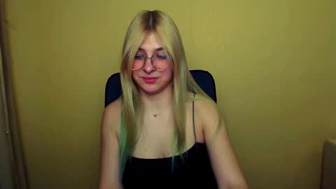 Luna online show from 02-04-25, 11:27