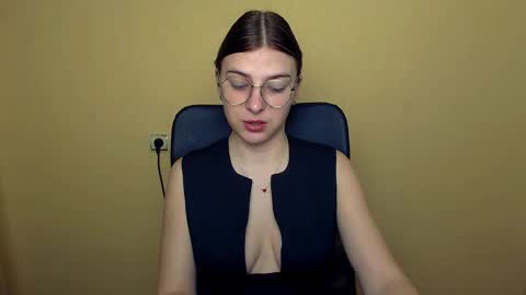 Luna online show from 11-21-25, 01:10