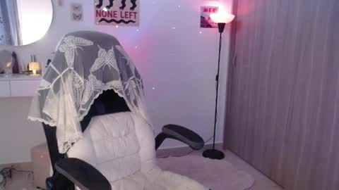 Luna online show from 04-18-26, 12:20