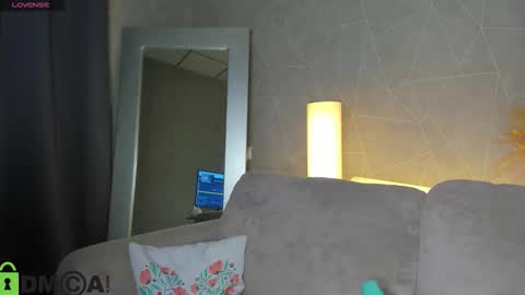 Snapshot of luna_mee chatting on 02-11-26, 07:35 Adele online show from 02-11-26, 07:35