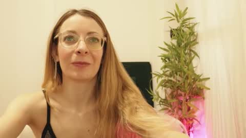 Luna Riva online show from 01-19-26, 09:24