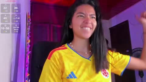 Luna Roja26 online show from 06-17-26, 01:23