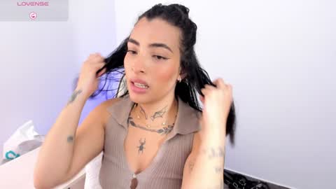 Snapshot of luna_rose10 chatting on 06-25-26, 12:43 luna rose online show from 06-25-26, 12:43