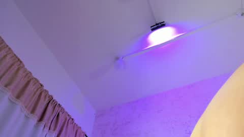 Luna online show from 04-01-26, 01:41