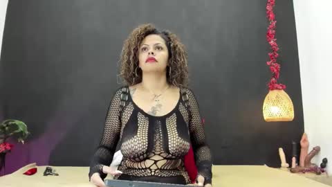 Luna online show from 11-28-25, 11:07