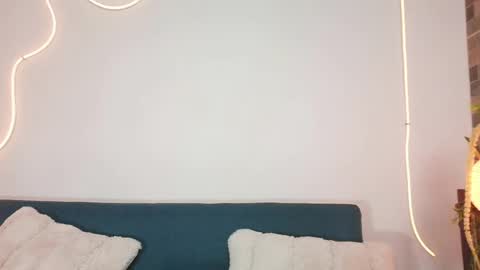 luna_valen online show from 04-16-26, 03:40