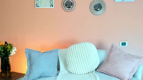 Snapshot of luna_velmont chatting on 02-27-26, 07:03 LUNA online show from 02-27-26, 07:03