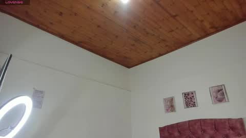 luna_velveth1 online show from 04-16-26, 10:27