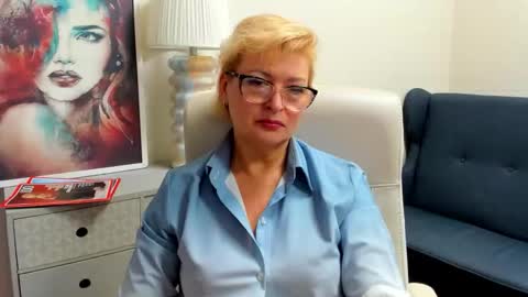 L u n a online show from 04-15-26, 06:42