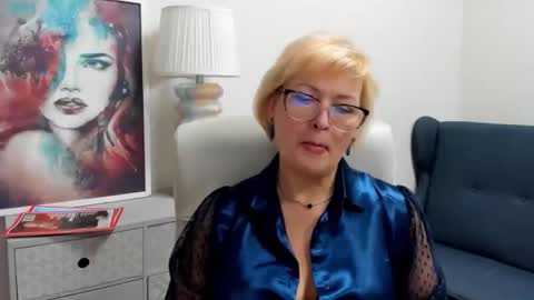 L u n a online show from 04-16-26, 06:25