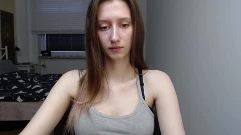 L U N A  online show from 02-11-26, 07:02