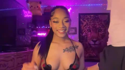 Snapshot of lunaa_11 chatting on 05-12-26, 06:32 lunaa_11 online show from 05-12-26, 06:32