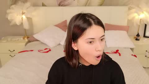 Luna online show from 04-13-26, 02:22