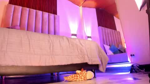 lunaa_moonn online show from 05-22-26, 08:36