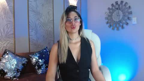 Luna online show from 10-19-25, 03:51