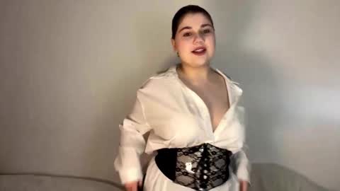 Snapshot of lunablakes chatting on 02-18-26, 08:10 Luna online show from 02-18-26, 08:10